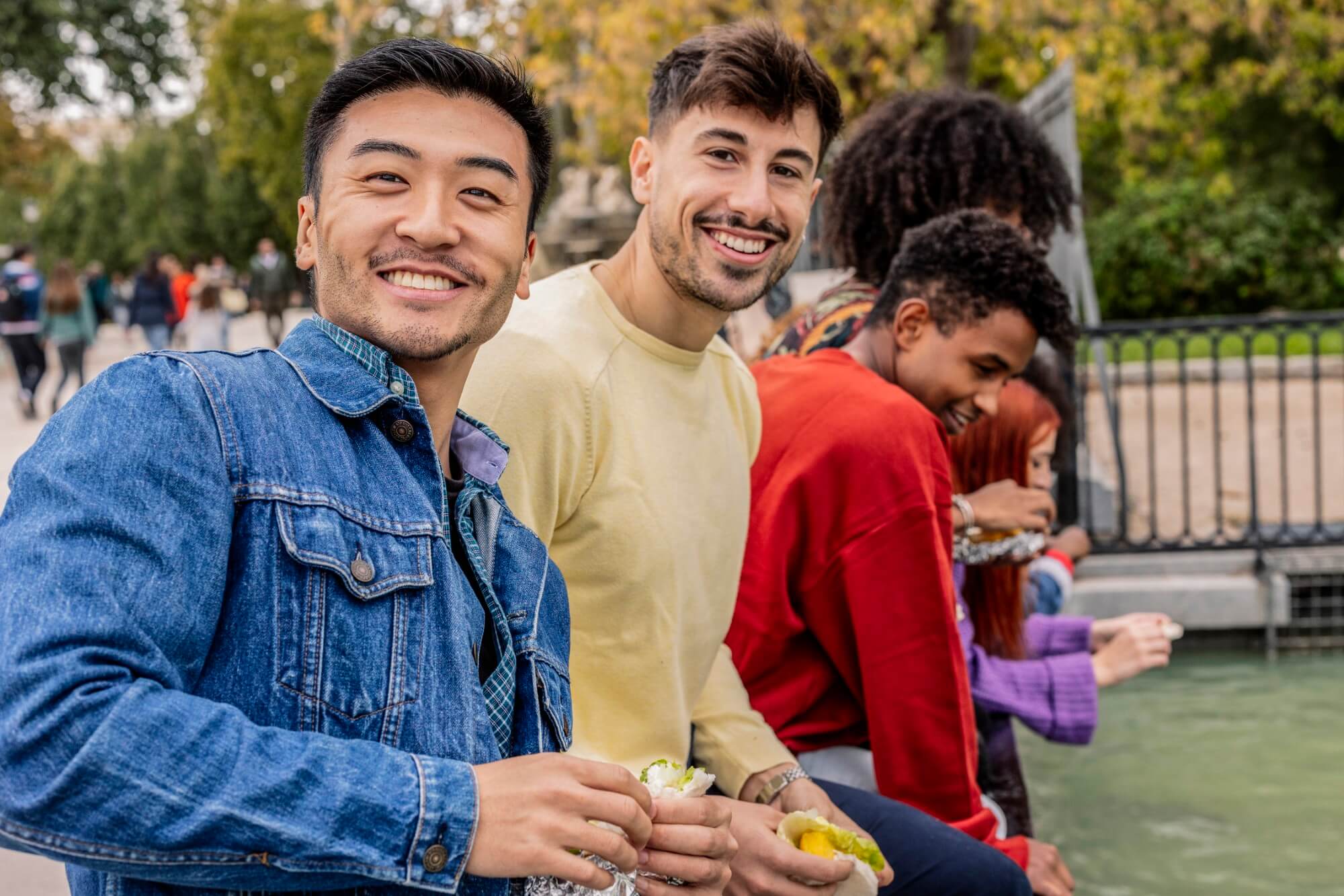 Group Of Young Multiracial Students Having Lunch O 2025 02 22 04 38 32 Utc